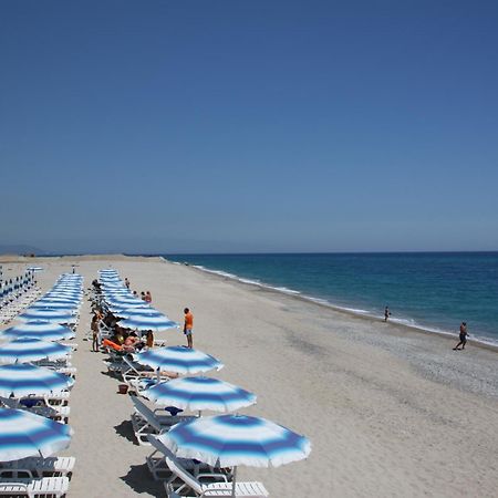 Club Esse Aquilia Beach Village Badolato Marina ภายนอก รูปภาพ