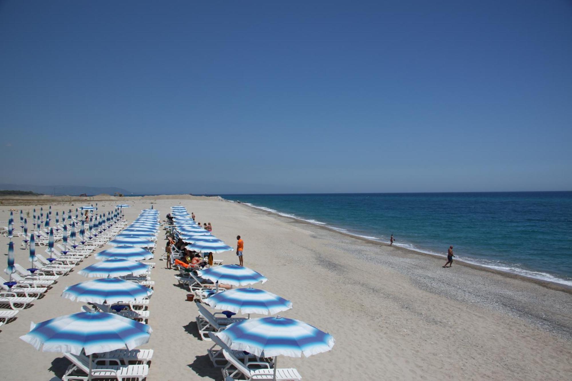 Club Esse Aquilia Beach Village Badolato Marina ภายนอก รูปภาพ