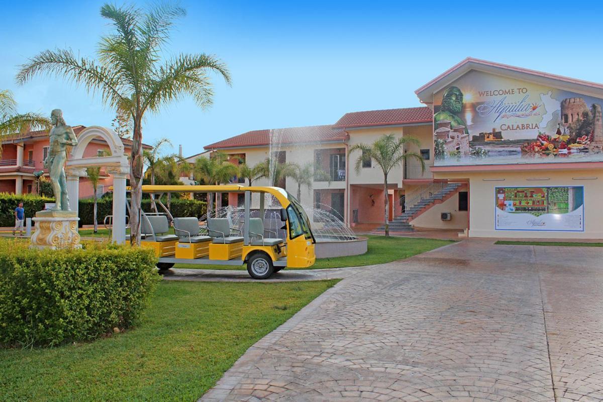 Club Esse Aquilia Beach Village Badolato Marina ภายนอก รูปภาพ