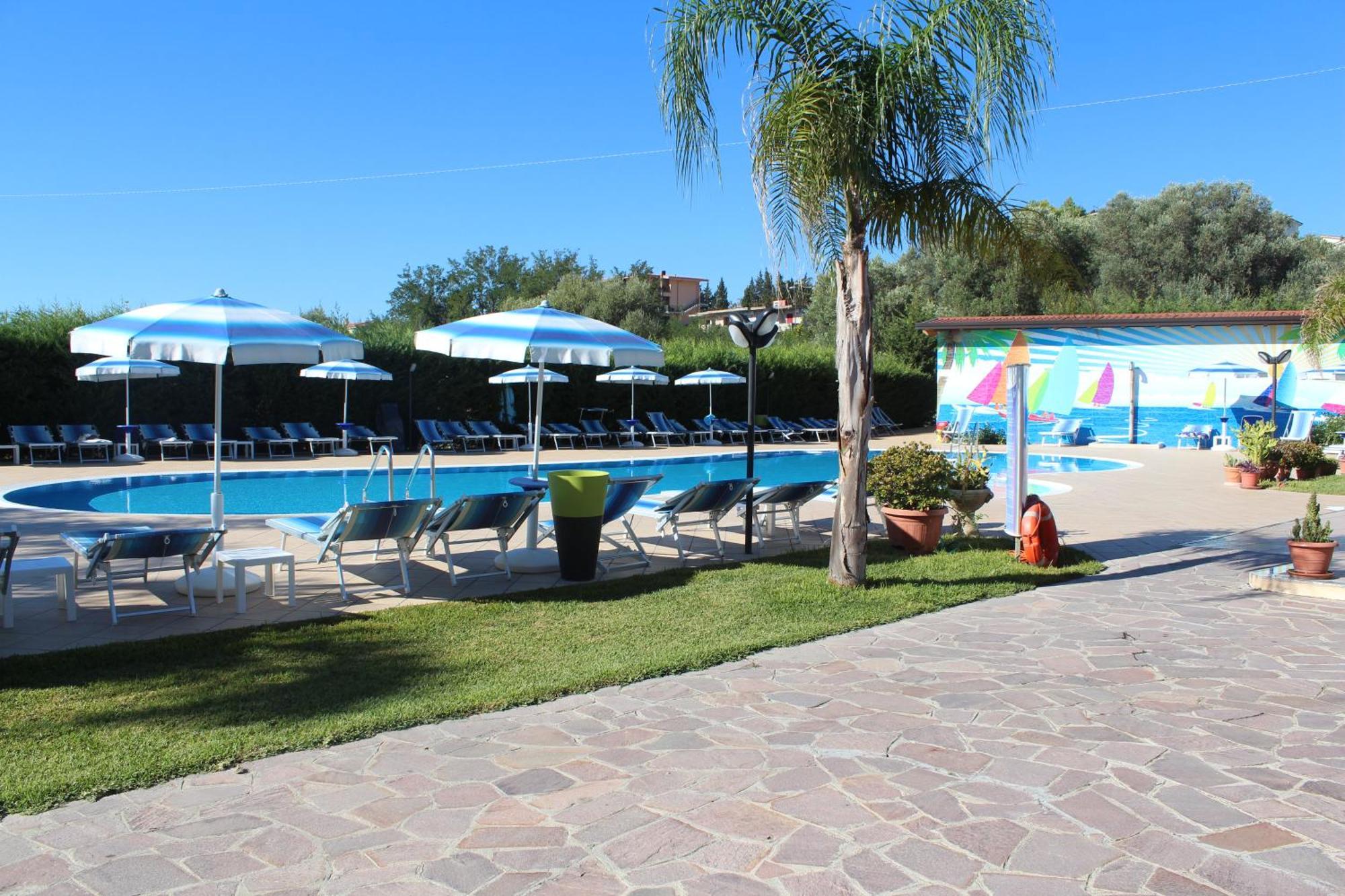 Club Esse Aquilia Beach Village Badolato Marina ภายนอก รูปภาพ