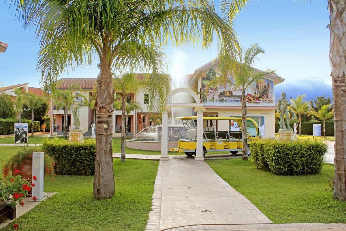 Club Esse Aquilia Beach Village Badolato Marina ภายนอก รูปภาพ