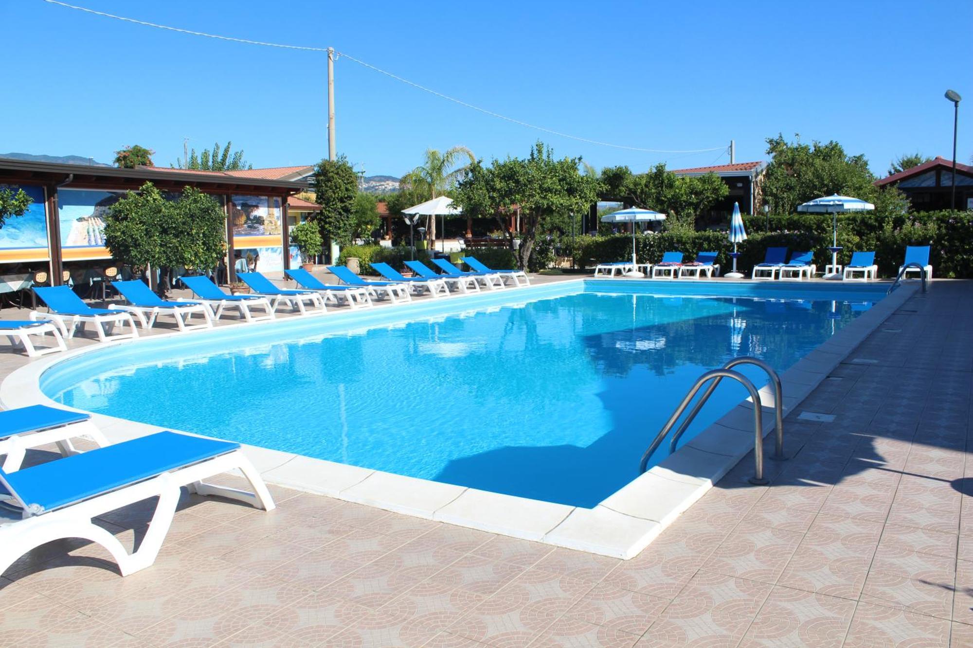 Club Esse Aquilia Beach Village Badolato Marina ภายนอก รูปภาพ