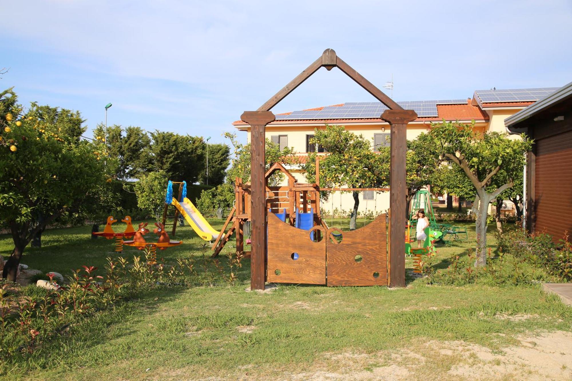 Club Esse Aquilia Beach Village Badolato Marina ภายนอก รูปภาพ