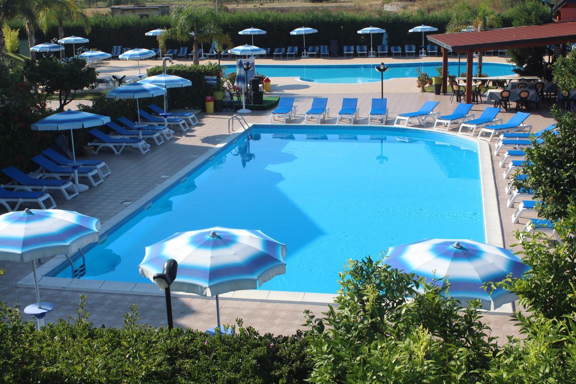 Club Esse Aquilia Beach Village Badolato Marina ภายนอก รูปภาพ