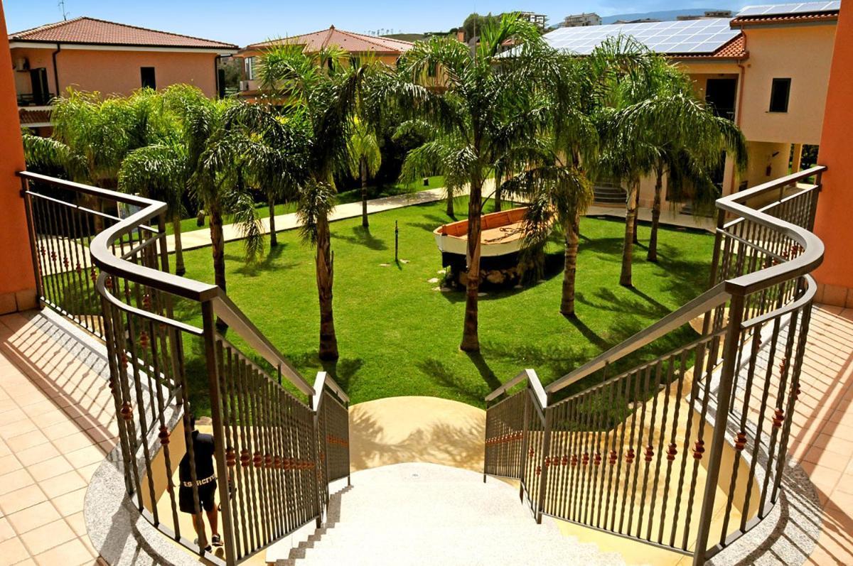 Club Esse Aquilia Beach Village Badolato Marina ภายนอก รูปภาพ