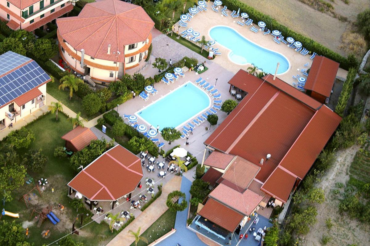 Club Esse Aquilia Beach Village Badolato Marina ภายนอก รูปภาพ