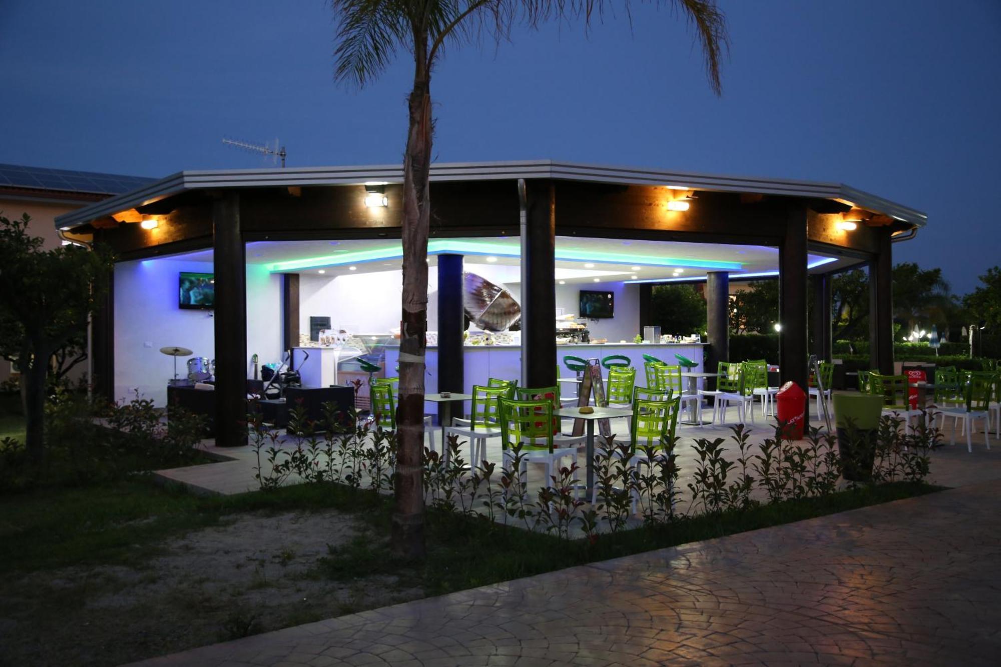 Club Esse Aquilia Beach Village Badolato Marina ภายนอก รูปภาพ